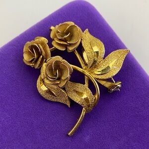 💛 Vintage Coro Gold Plated Rose Brooch | Sculptural Botanical